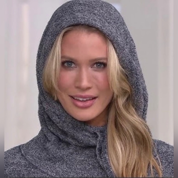 Barefoot Dreams Cozy Gray Hoodie Sweater - Picture 2 of 16